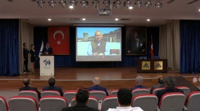 BAKAN ADİL KARAİSMAİLOĞLU 'LOJİSTİK FORUM 2022'DE ÖĞRENCİLERLE BİR ARAYA GELDİ