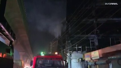 Al menos 27 muertos en un trágico incendio en un edificio comercial de Nueva Delhi