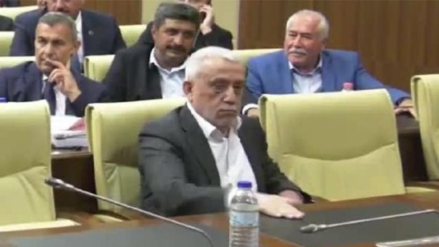 Gökçek döneminin AK Parti Grup Başkanvekili, Mansur Yavaş konuşunca sırayı yumrukladı