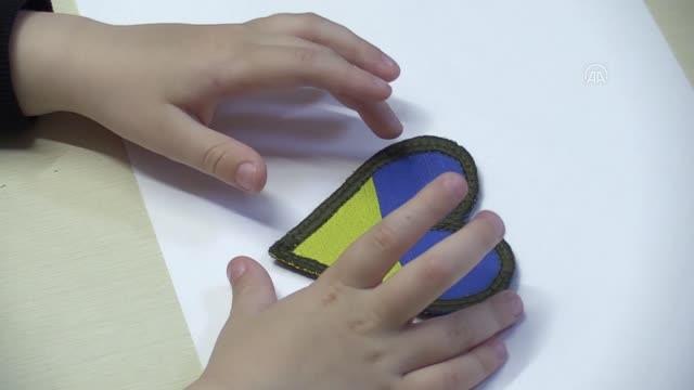 Ukraynalı çocuklardan cephede savaşan askerlere moral hediyesi