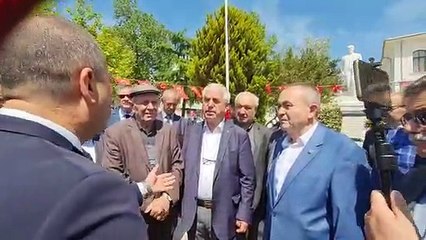 Çiftçinin sorunlarını dinleyen vekile AKP İlçe Başkanı’ndan müdahale: Bugün Allah'a şükür 4 traktörümüz var