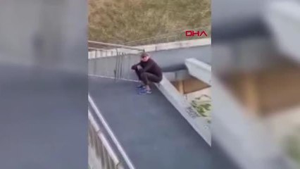 MALTEPE'DE ÜST GEÇİTTEKİ ENGELLİ RAMPASININ KORKULUKLARI ÇALINDI