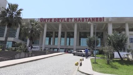 Sağlıkçılar yoğun bakımdaki hastanın 92. doğum gününü kutladı