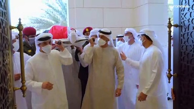 شاهد: محمد بن زايد يتقدم مراسم تشييع أخيه رئيس الأمارات الراحل الشيخ خليفة بن زايد آل نهيان