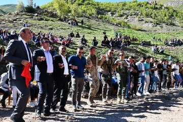 Son dakika haberleri! ULUDERE'DE UÇURTMA ŞENLİĞİ; ASKERLER İLE HALK HALAY ÇEKTİ