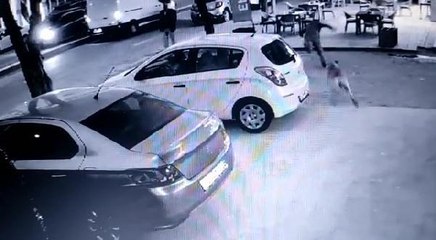 Son dakika haberi... KÖPEKLERDEN KAÇARKEN DÜŞÜP YARALANDI; O ANLAR KAMERADA