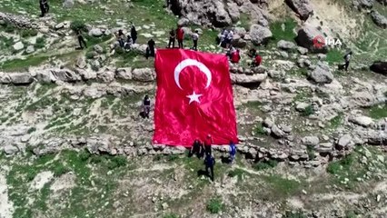 Siirt'te 3 bin 500 yıllık Akabe yolunda dev Türk bayrağı açıldı