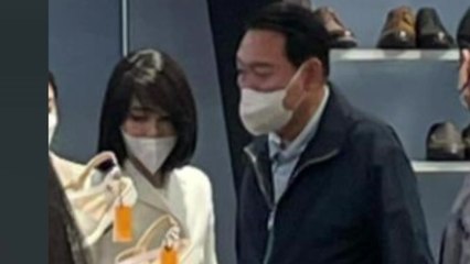 尹, 취임 첫 주말 김건희 여사와 백화점·시장 나들이 / YTN