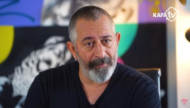 Cem Yılmaz'dan Sevişirken konsantre olamıyorum diyen takipçisine cevap: Yerinde görmem gerekiyor
