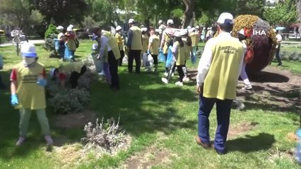 Kolları sıvayıp 'Bin Çevre Dostu Okul' projesine destek oldular