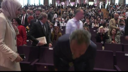 Öğrenciler Pink Floyd Çaldı, Ted Başkanı Pehlivanoğlu ile Milli Eğitim Bakanı Arasında "The Wall" Esprisi Yapıldı