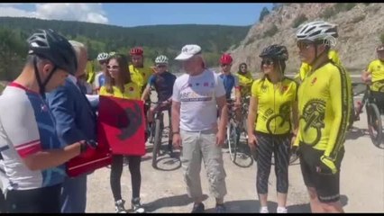 Bisikletlilerin Selanik'ten Samsun'a taşıdığı "Ata toprağı" Çankırı'ya ulaştı