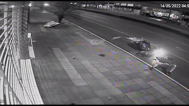 Vídeo: veja motociclista sendo arremessado após fortíssima colisão na Avenida Carlos Gomes