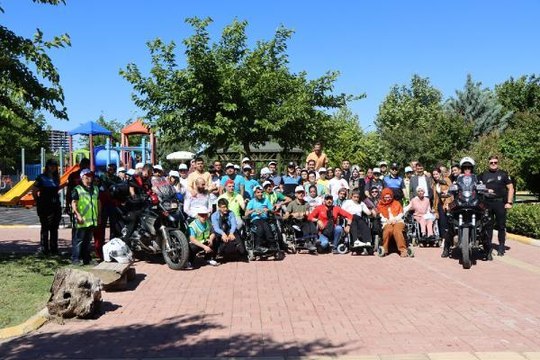 ŞANLIURFA'DA, DOWN SENDROMLULAR VE ENGELLİ BİREYLER 1 GÜNLÜĞÜNE POLİS OLDU