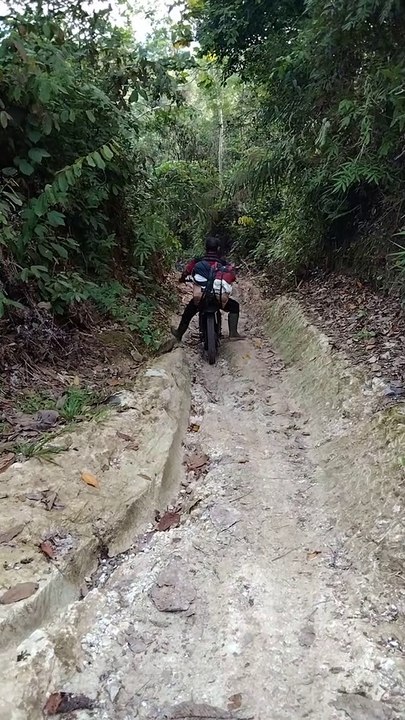 Perjuangan seorang ayah menembus pedalaman LENGKITI sumatera utara demi kebahagiaan anak anaknya.