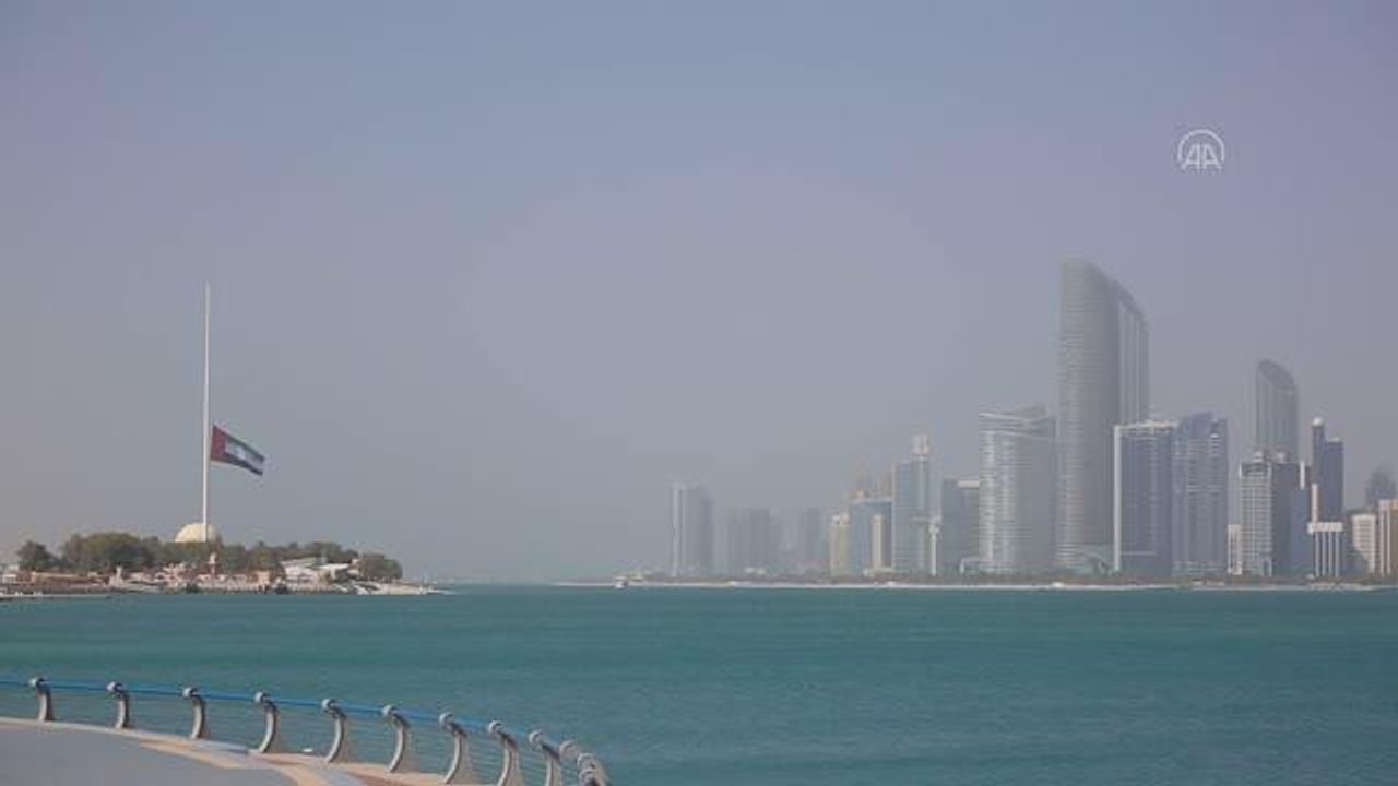 BAE Devlet Başkanı Nahyan'ın ölümü sonrası bayraklar yarıya indirildi