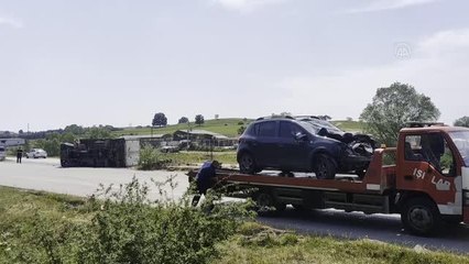 Kamyonetle çarpışan otomobildeki 4 kişi yaralandı