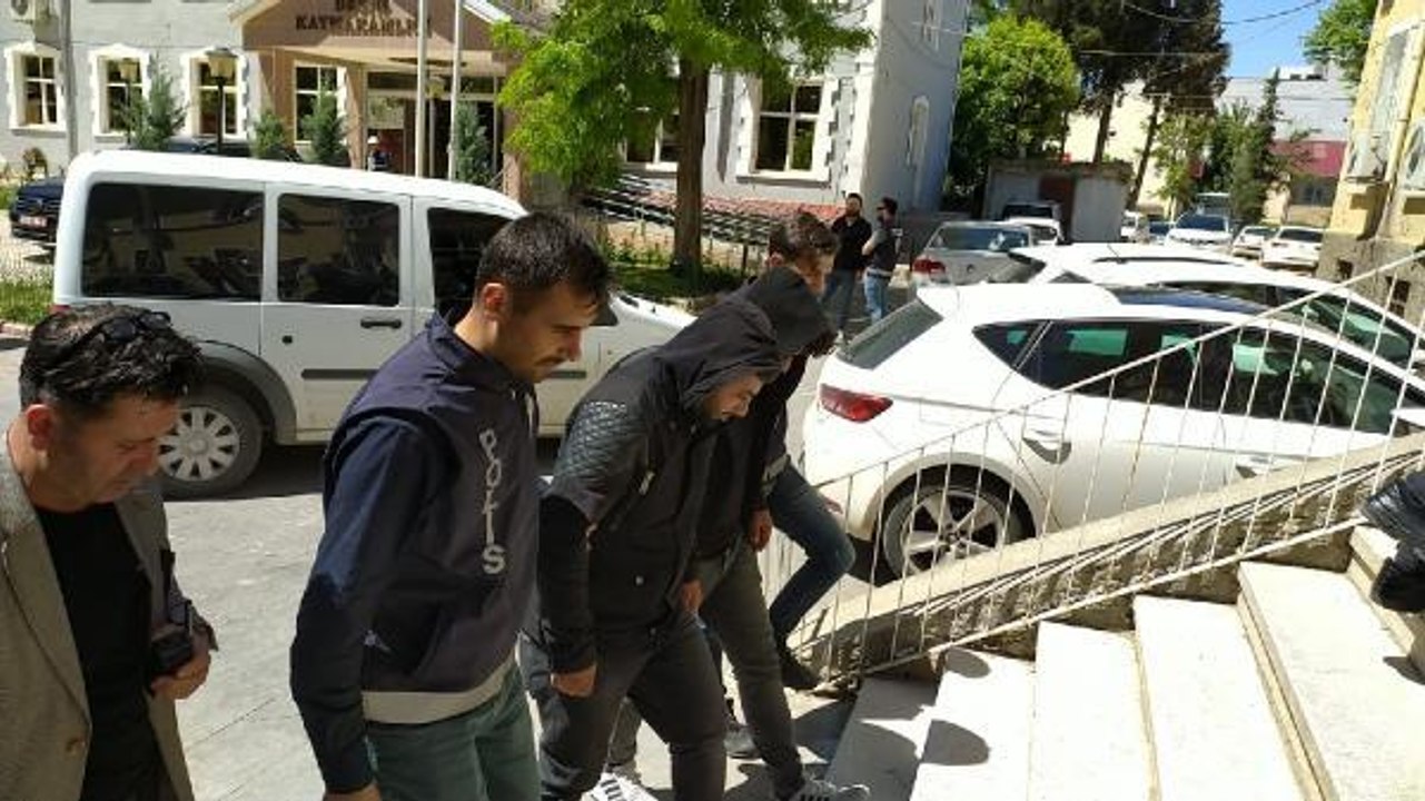 Son Dakika | EVLERDEN 25 BİN TL'LİK BAKIR LEĞEN ÇALAN 3 ŞÜPHELİ TUTUKLANDI