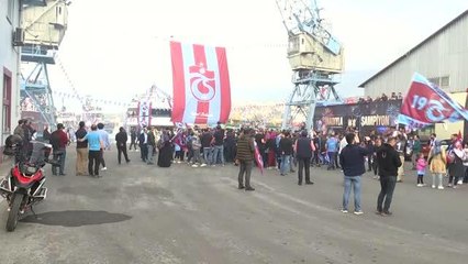 Trabzonspor ekibi, takım otobüsü ile Medical Park Stadı'na geldi