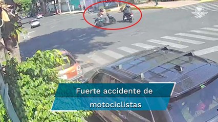 Impactante choque entre dos motociclistas en la CDMX