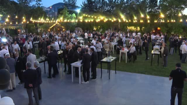 Beşiktaş Kulübü Başkanı Çebi, İzmir'de genel kurul üyeleriyle buluştu