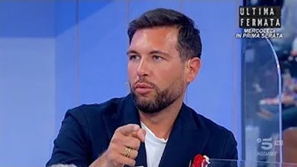 Alessandro Vicinanza provoca il suo rivale: “Ha paura che io gli sottragga qualche dama” Tra i due c