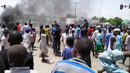 شاهد: مظاهرة تطلب الإفراج عن نيجيريين بعد رجم طالبة مسيحية حتى الموت