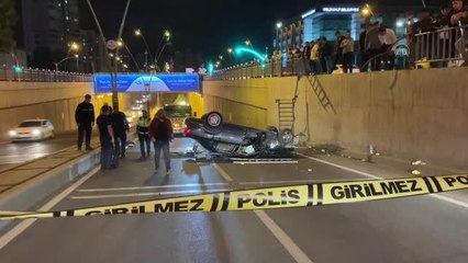 Son dakika haberi: Alt geçide düşen otomobilin sürücüsünün kaçtığı kazada 3 kişi yaralandı