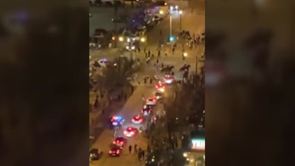 NBA 밀워키 경기장 부근서 총격...20명 부상 / YTN