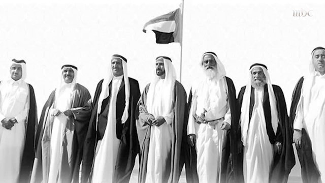 كلمات العزاء في وفاة الشيخ خليفة بن زايد وانتخاب الشيخ محمد بن زايد آل نهيان رئيساً لدولة الإمارات العربية المتحدة في بداية حلقة صدى الملاعب