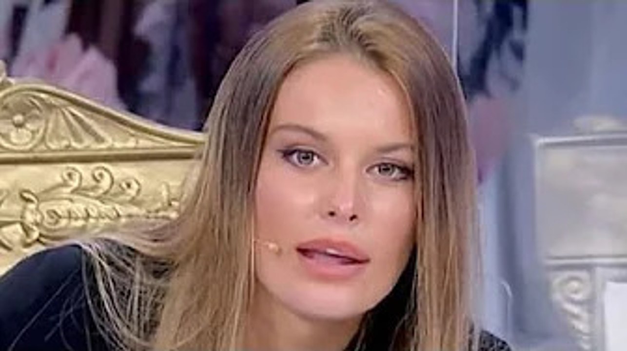 GF Vip, Sophie Codegoni sostenuta dalla madre dopo il bacio a Gianmaria: “Sei in una bolla” Sophie C