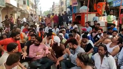 murder in ratlam, Hindu organization workers on the road