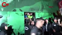 Küme düşen Bursaspor'un kaptanı Burak Altıparmak'a yumruklu saldırı