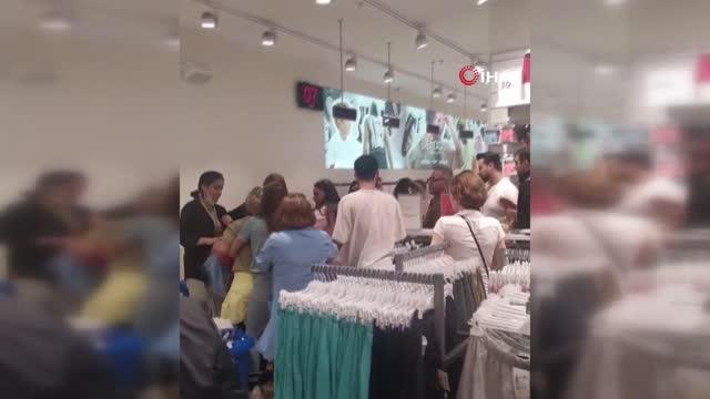 Kadınların 'alışveriş ' kavgası... Son kalan bluz için saç saça baş başa kavga ettiler