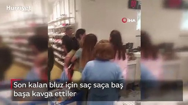 Son kalan bluz için saç saça baş başa kavga ettiler
