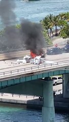 Cae avioneta y choca contra una camioneta en Miami