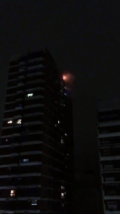 Así fue el feroz incendio en el departamento de Felipe Pettinato