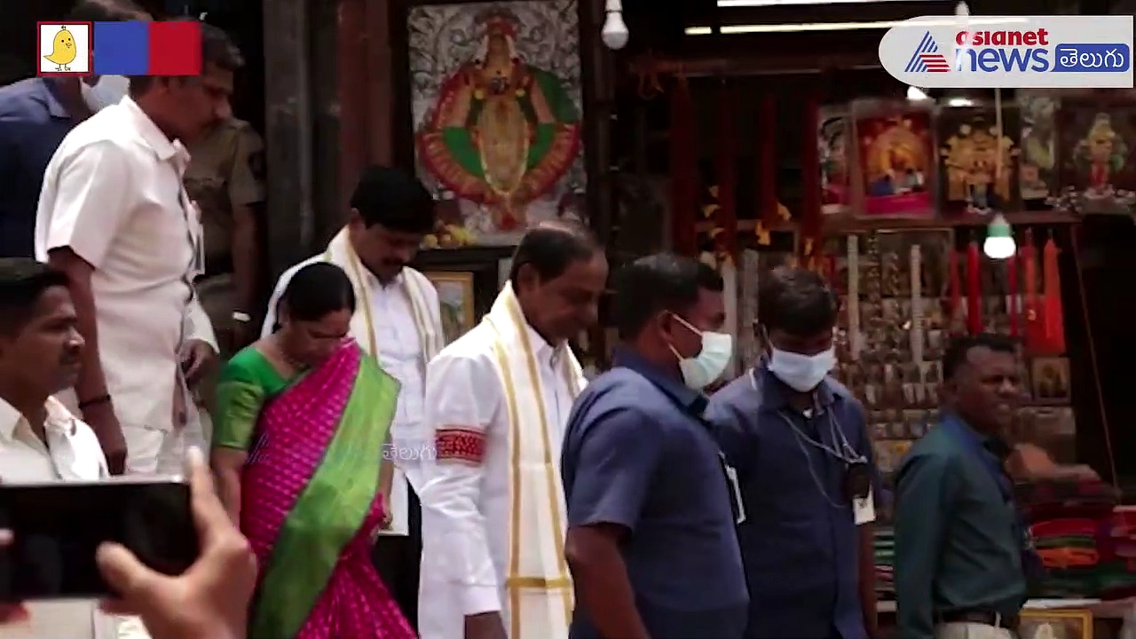 కొల్హాపూర్ ఆలయంలో సీఎం కేసీఆర్ కుటుంబం... మహాలక్ష్మి అమ్మవారిని ప్రత్యేక పూజలు