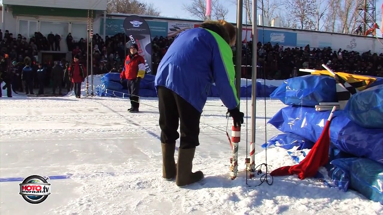 Quand les Gladiateurs font des courses de tronçonneuses (Gladiators racing on chain Saws)