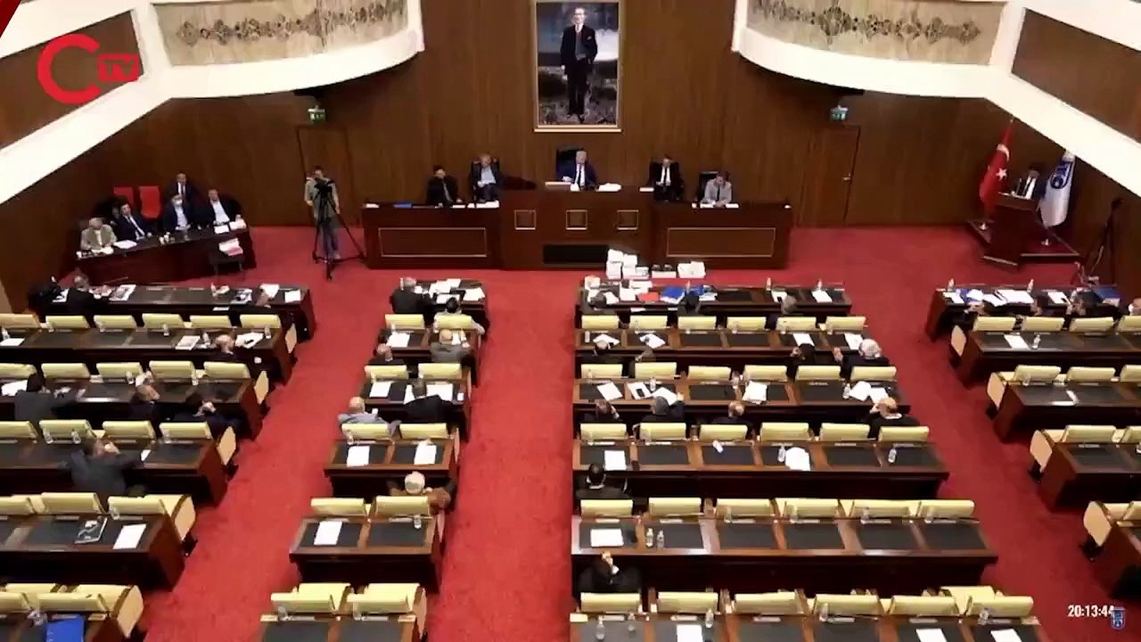 CHP'li Haydar Demir, AKP'li Murat Köse'nin yüzüne baka baka o fotoğrafları gösterdi: AKP'li Köse cevap bile veremedi