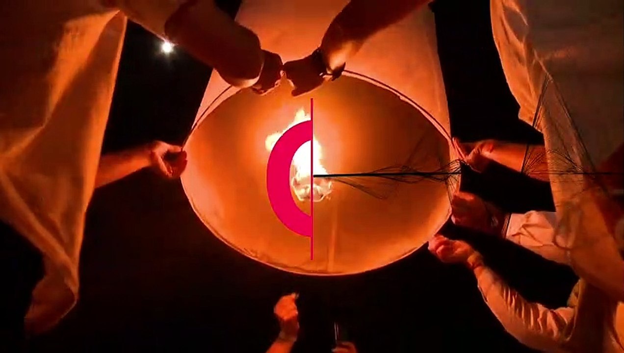 Indonésie: des centaines de lanternes ont illuminé le ciel pour la fête du Bouddha à Borobudur