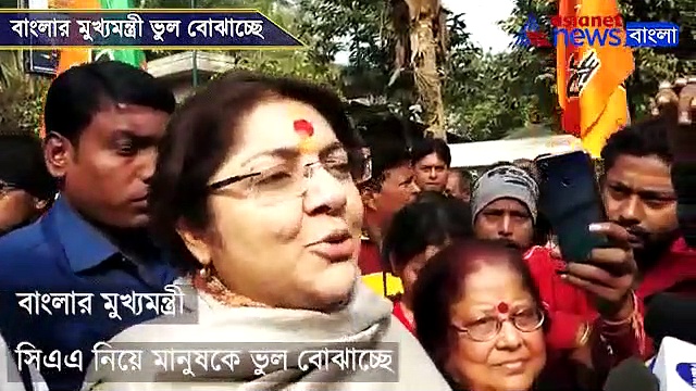 নাগরিকত্ব নিয়ে ভুল বোঝাচ্ছেন মমতা, পাল্টা আক্রমণে নামলেন লকেট