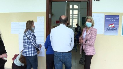 اللبنانيون يختارون ممثليهم في البرلمان وسط انهيار اقتصادي غير مسبوق