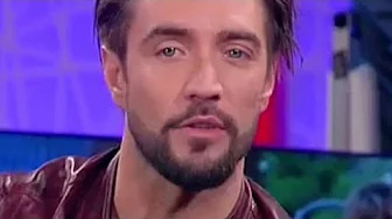 Alex Belli svela al GF Vip: "Mia moglie Delia ha una strategia geniale", il retroscena inaspettato L