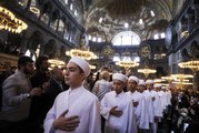 Hafızlıklarını tamamlayan 35 öğrenci Ayasofya-i Kebir Camii'nde icazet aldı