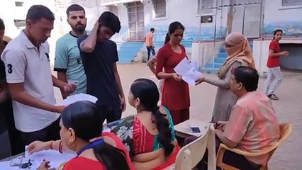 Police Constable Recruitment Exam - परीक्षा से पूर्व ऐसे हो रही परीक्षार्थियों की जांच, देखें Video...