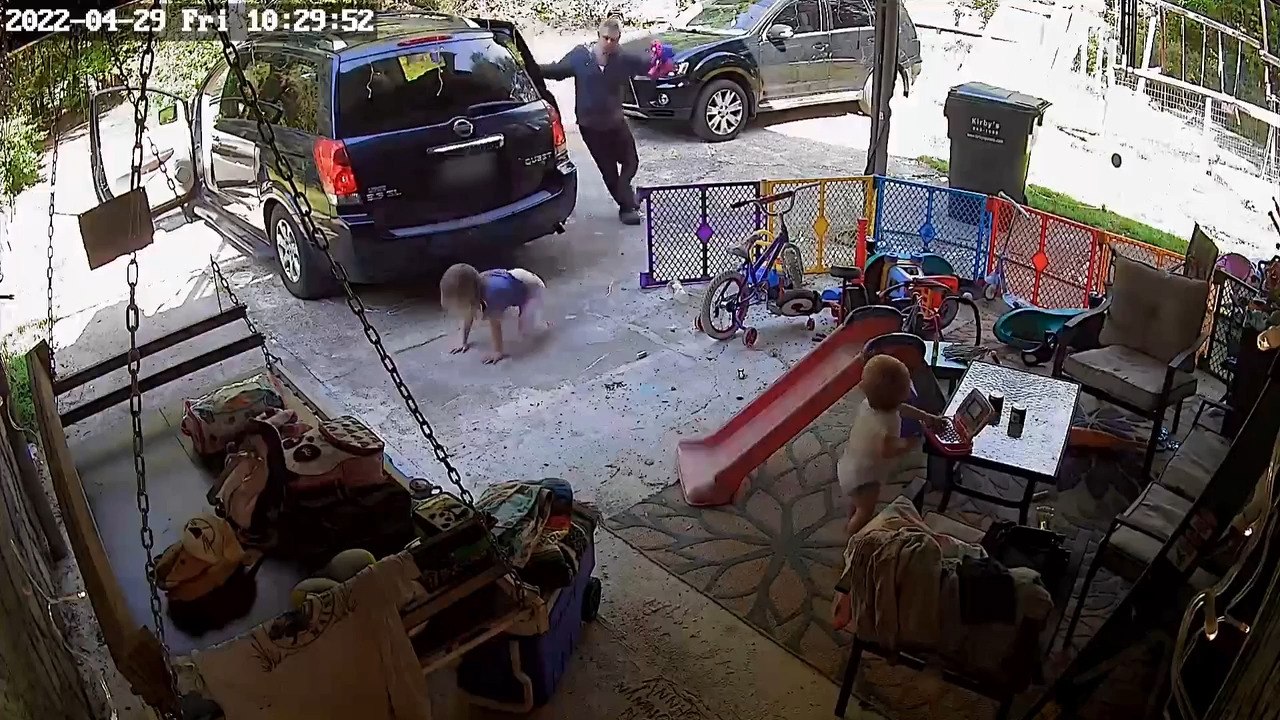 Little Girl Falls Off Roof of Parked Car video Dailymotion