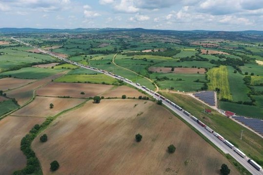 Bulgaristan'a açılan Hamzabeyli Sınır Kapısı'nda tır kuyruğu