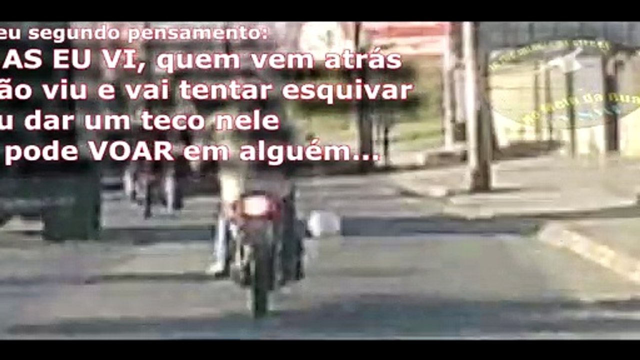 Motoqueiro perde capacete na MINHA FRENTE e quase causa acidente.