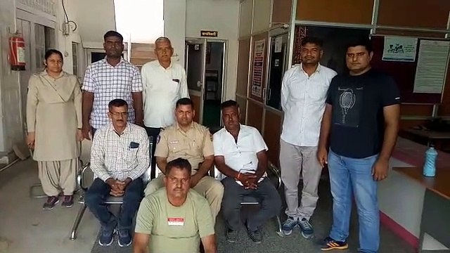 मकान से मादक पदार्थ की बड़ी खेप व लाखों रुपए जब्त